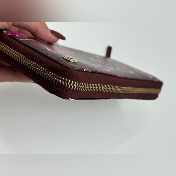 GUCCI LIMITED EDITION Betty Interlocking G Heartbeat Print Zip Around Wallet - Picture 10 of 14